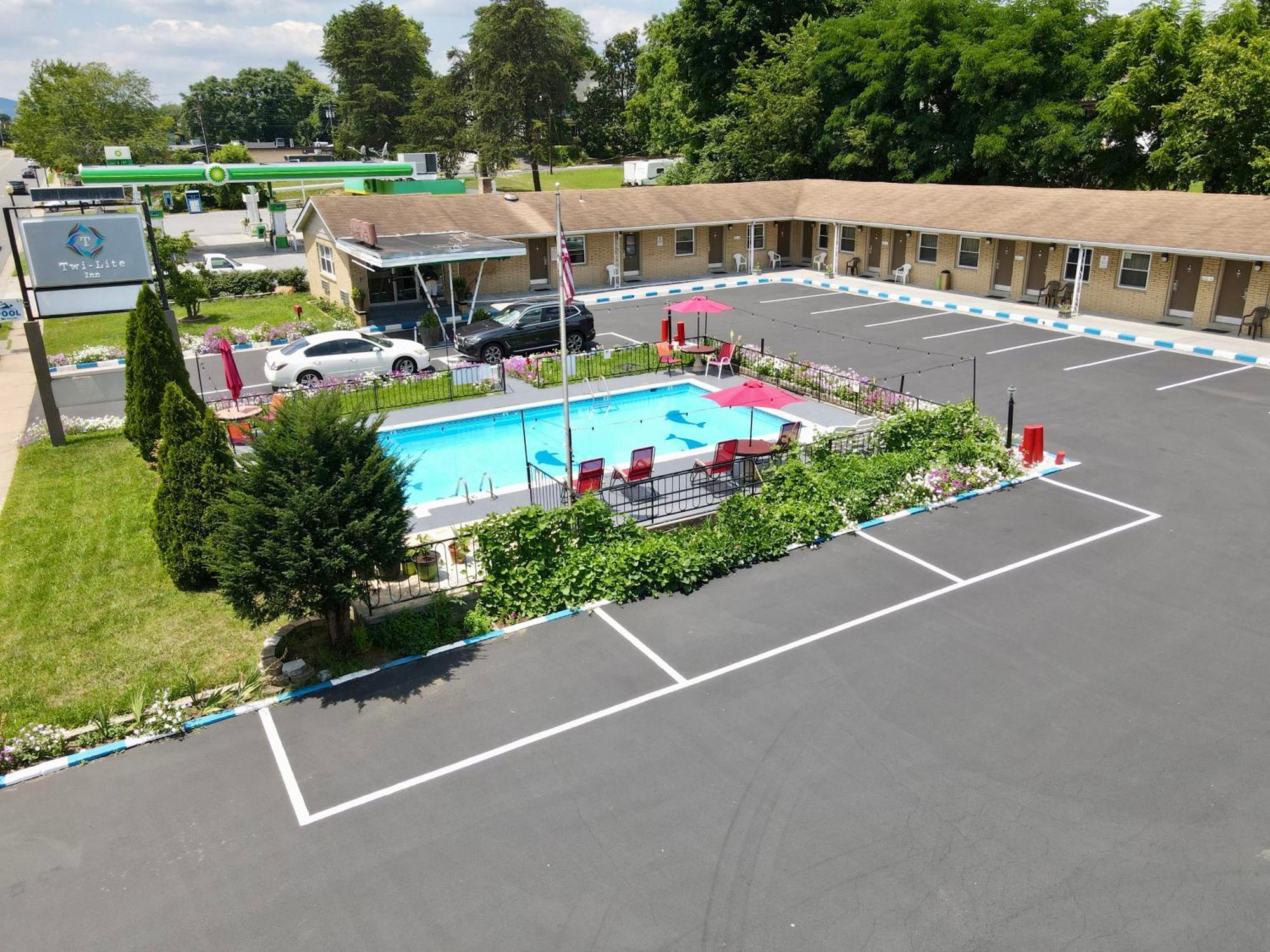 Twi-Lite Inn Фронт Роял Екстериор снимка