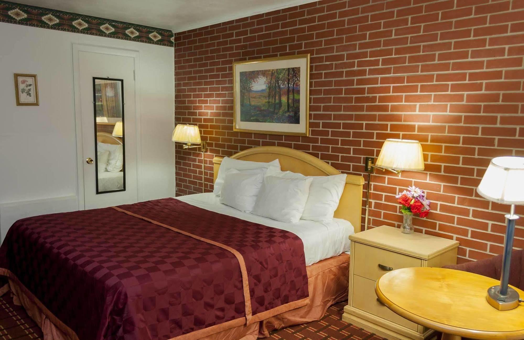 Twi-Lite Inn Фронт Роял Екстериор снимка