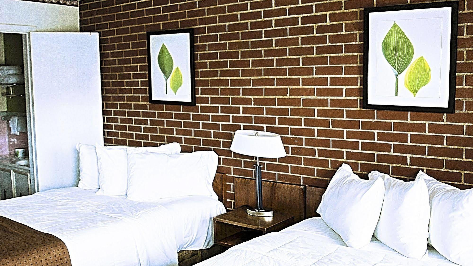 Twi-Lite Inn Фронт Роял Екстериор снимка