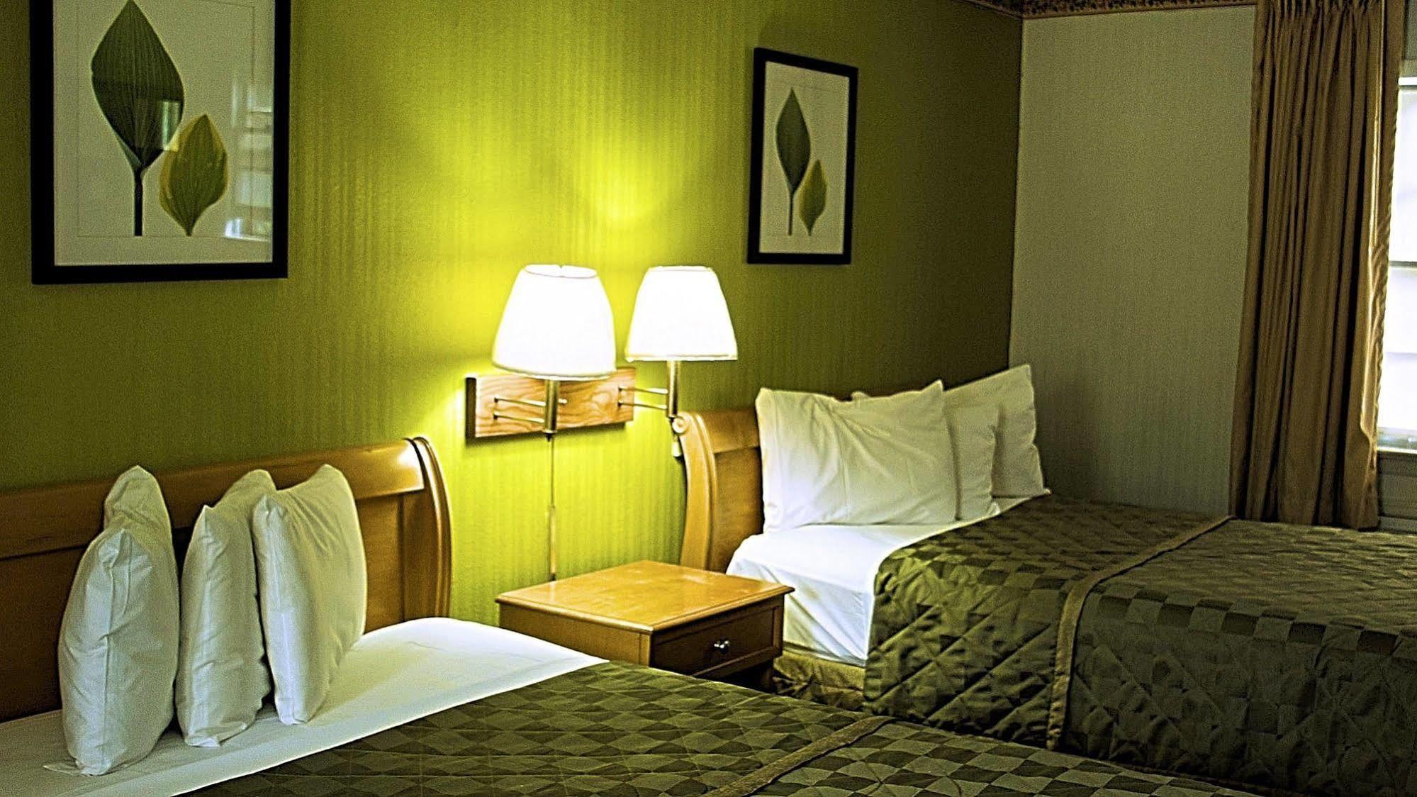 Twi-Lite Inn Фронт Роял Екстериор снимка